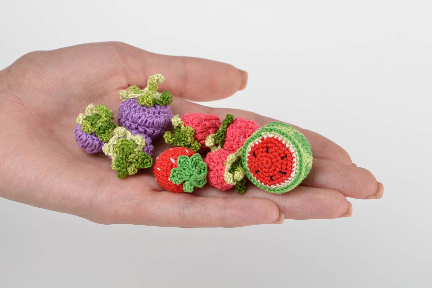 Ягоды крючком хэнд мэйд вязаные ягоды мягкие игрушки ежевика малина арбуз 8 шт фото 2