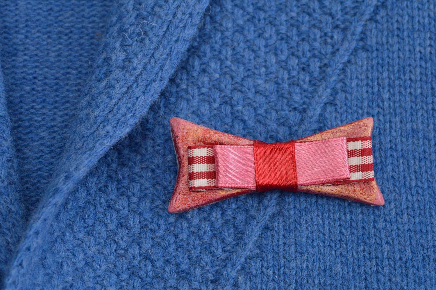 Broche noeud papillon Broche faite main rose-rouge originale Accessoire femme photo 1