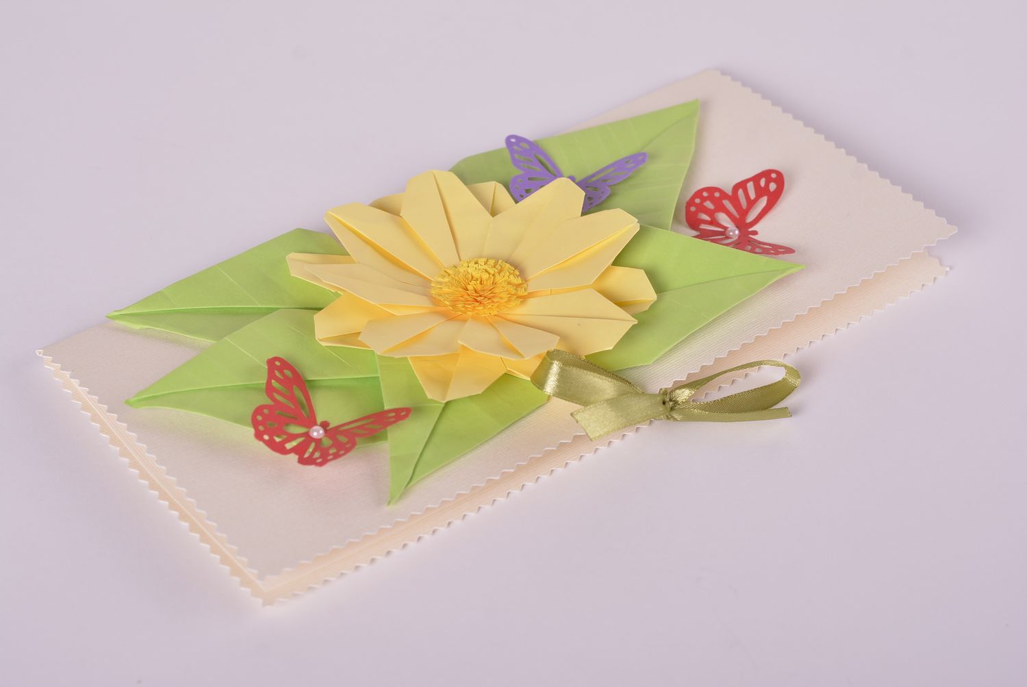 Carte de voeux fait main en carton fleur et papillons Petit cadeau pour femme photo 1