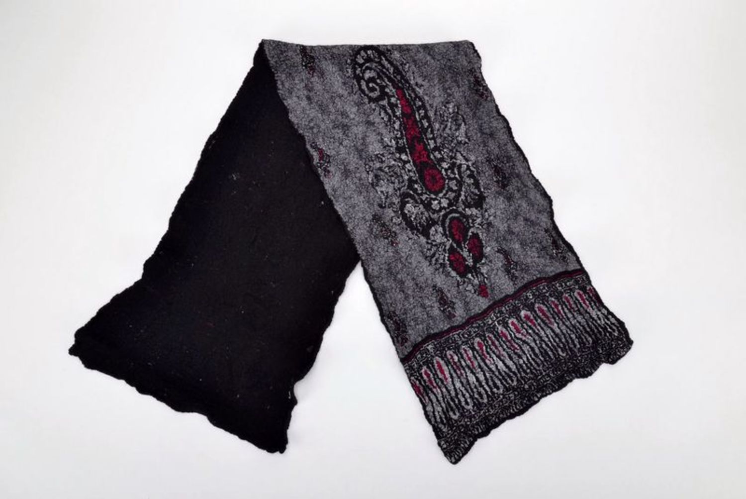 Grey silk scarf with pattern photo 1