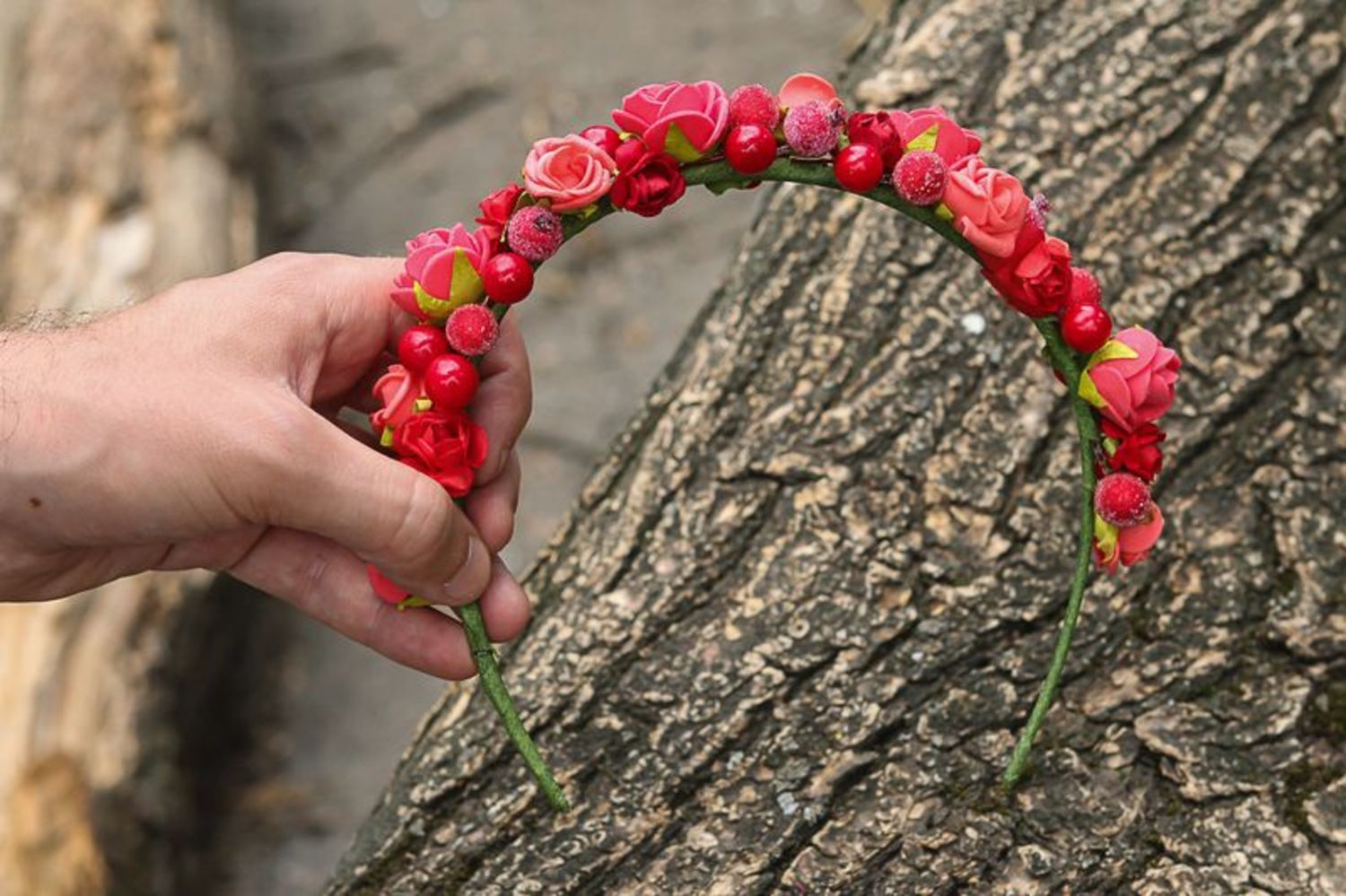 Ghirlanda con fiori rossi fatta a mano cerchio di moda accessori donna
 foto 5