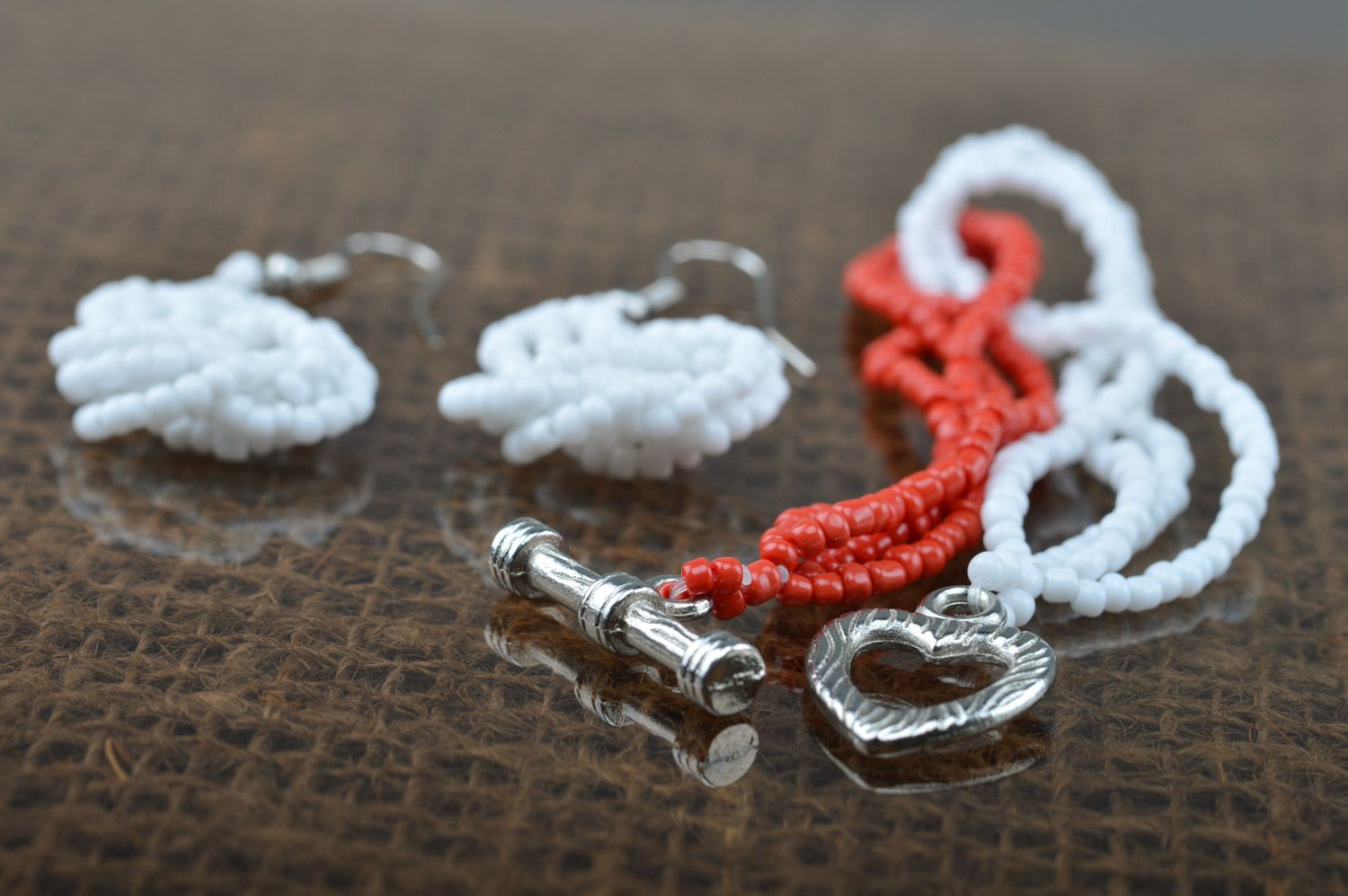 Handmade beaded jewelry set white dangle earrings and bracelet with toggle lock photo 5