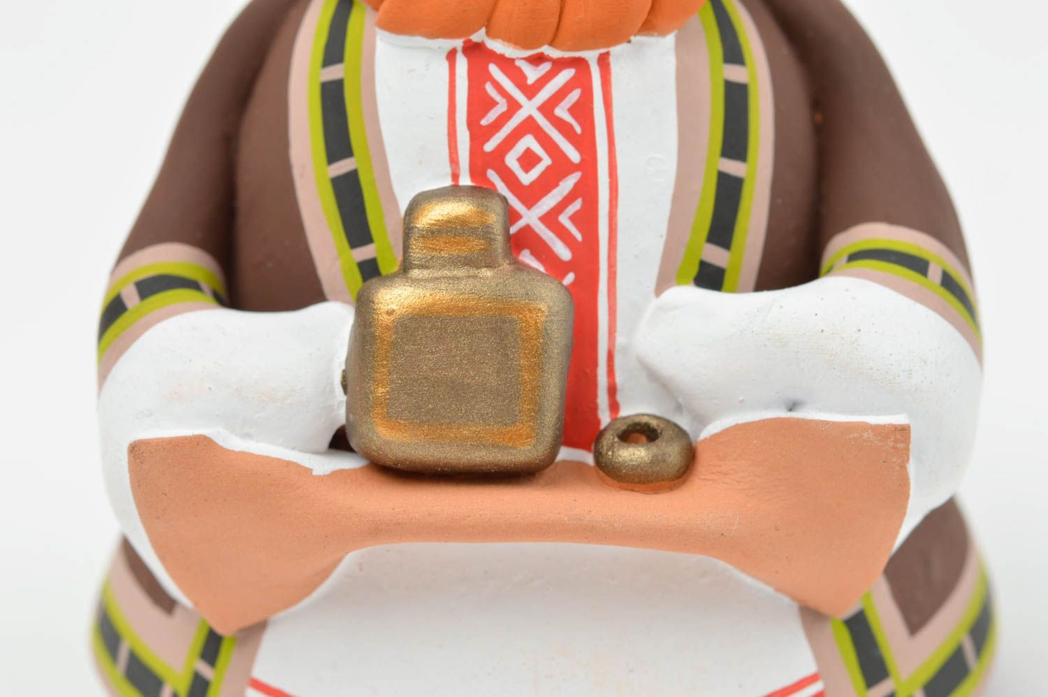 Clochette décorative modelée en argile peinte faite main Apiculteur en brun photo 5