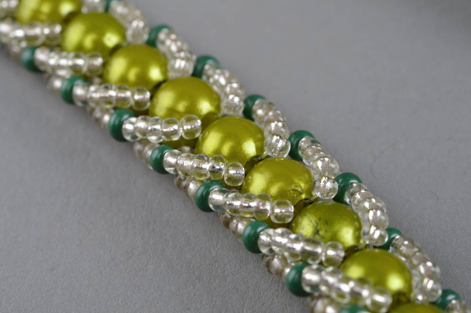 Künstlerisches Collier aus Glasperlen und Perlen in Grün handgeschaffen stolvoll foto 3