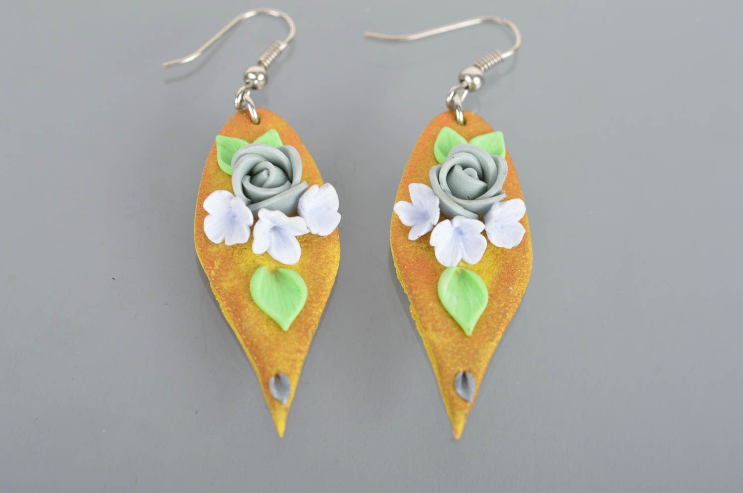 Polymer clay handmade earrings of golden color with roses designer jewelry photo 2