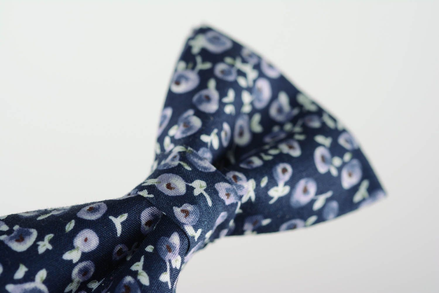 Corbata de moño Las flores de azul oscuro foto 4