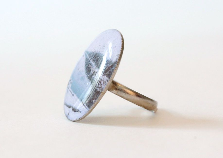 Ring with epoxy resin photo 1