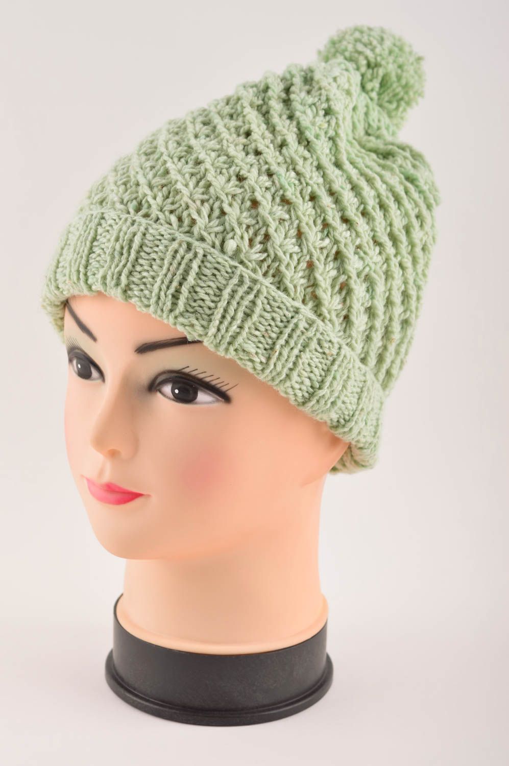 Helle gehäkelte Kindermütze handgemachte Mütze Kopf Accessoires schön grün foto 2