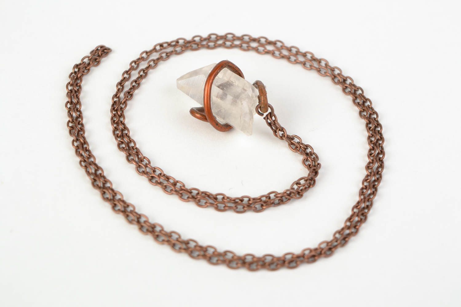 Pendentif en cuivre wire wrapping avec cristal de roche fait main sur chaîne photo 4