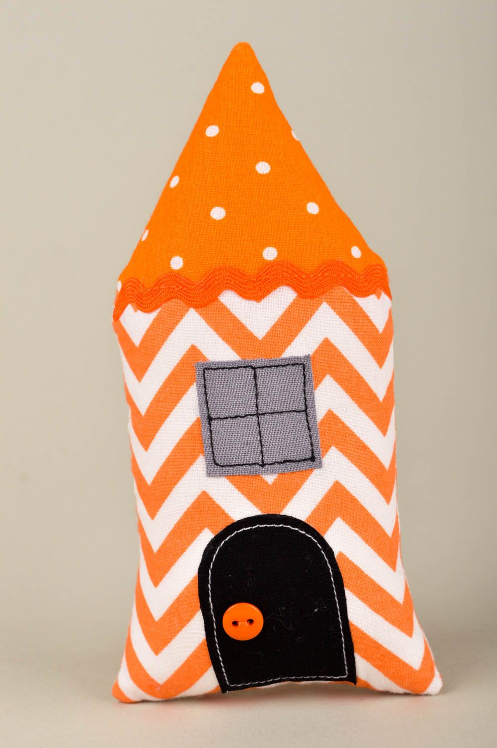 Игрушка ручной работы интересный подарок игрушка домик из ткани оранжевая фото 1