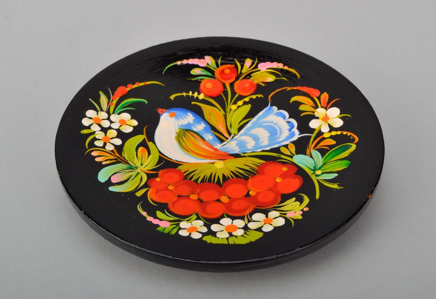 Декоративная деревянная тарелка с росписью фото 4