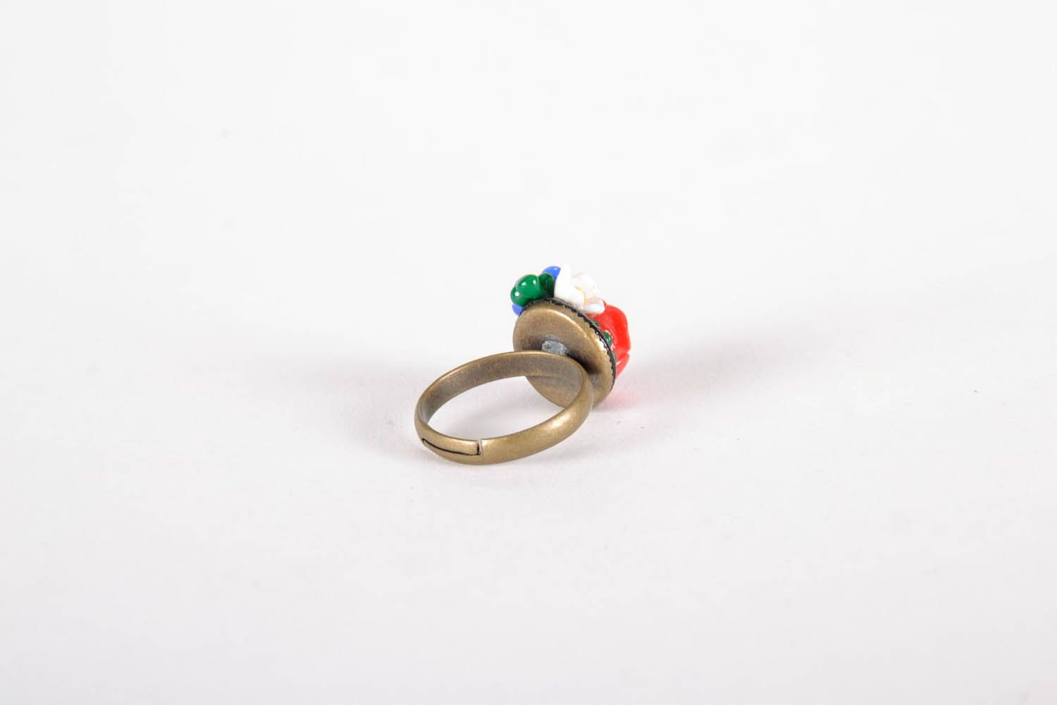 Handgemachter Ring mit Blumen aus Polymerton  foto 2