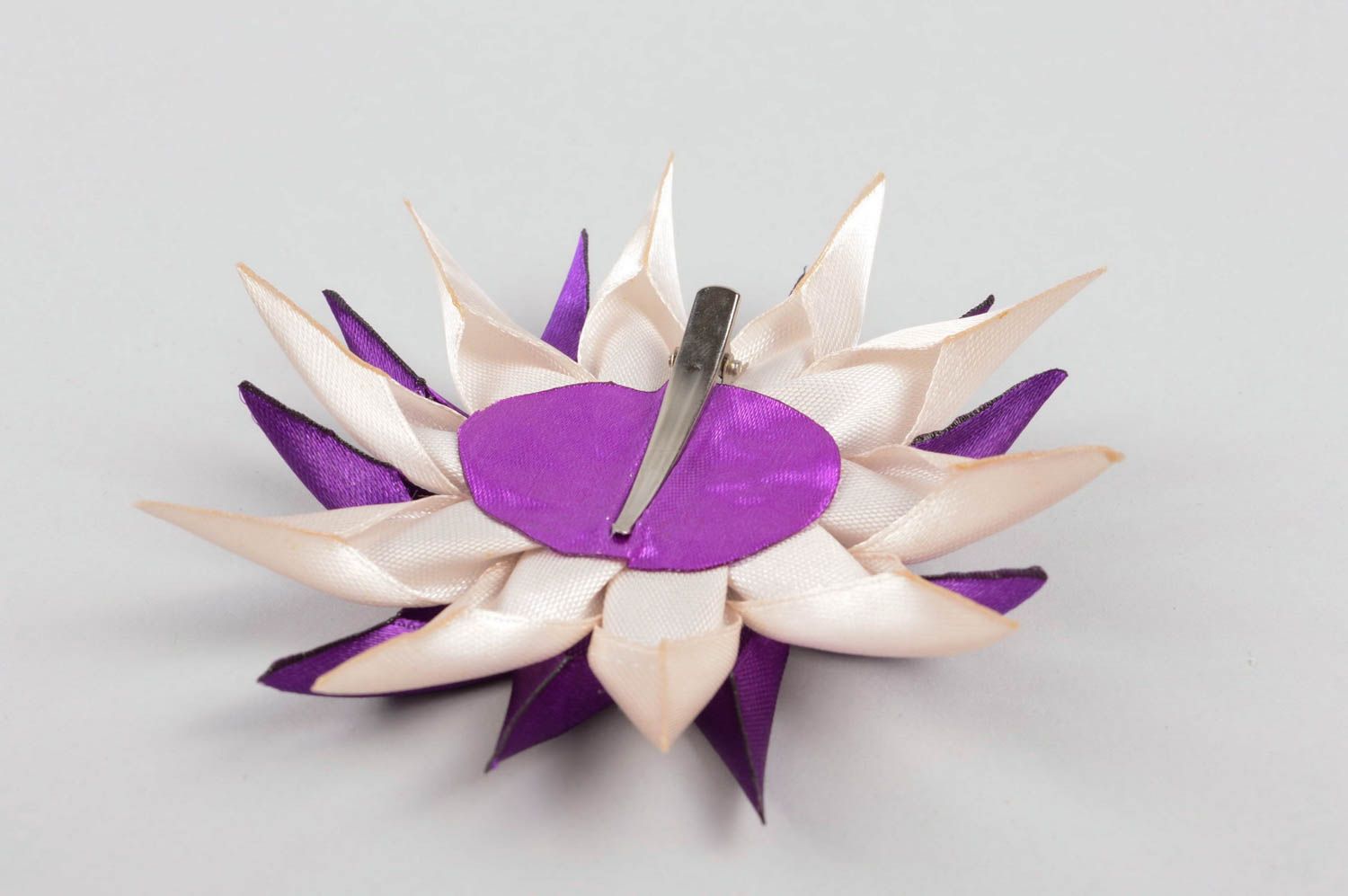 Фиолетовое украшение ручной работы заколка с цветком аксессуар для волос фото 4
