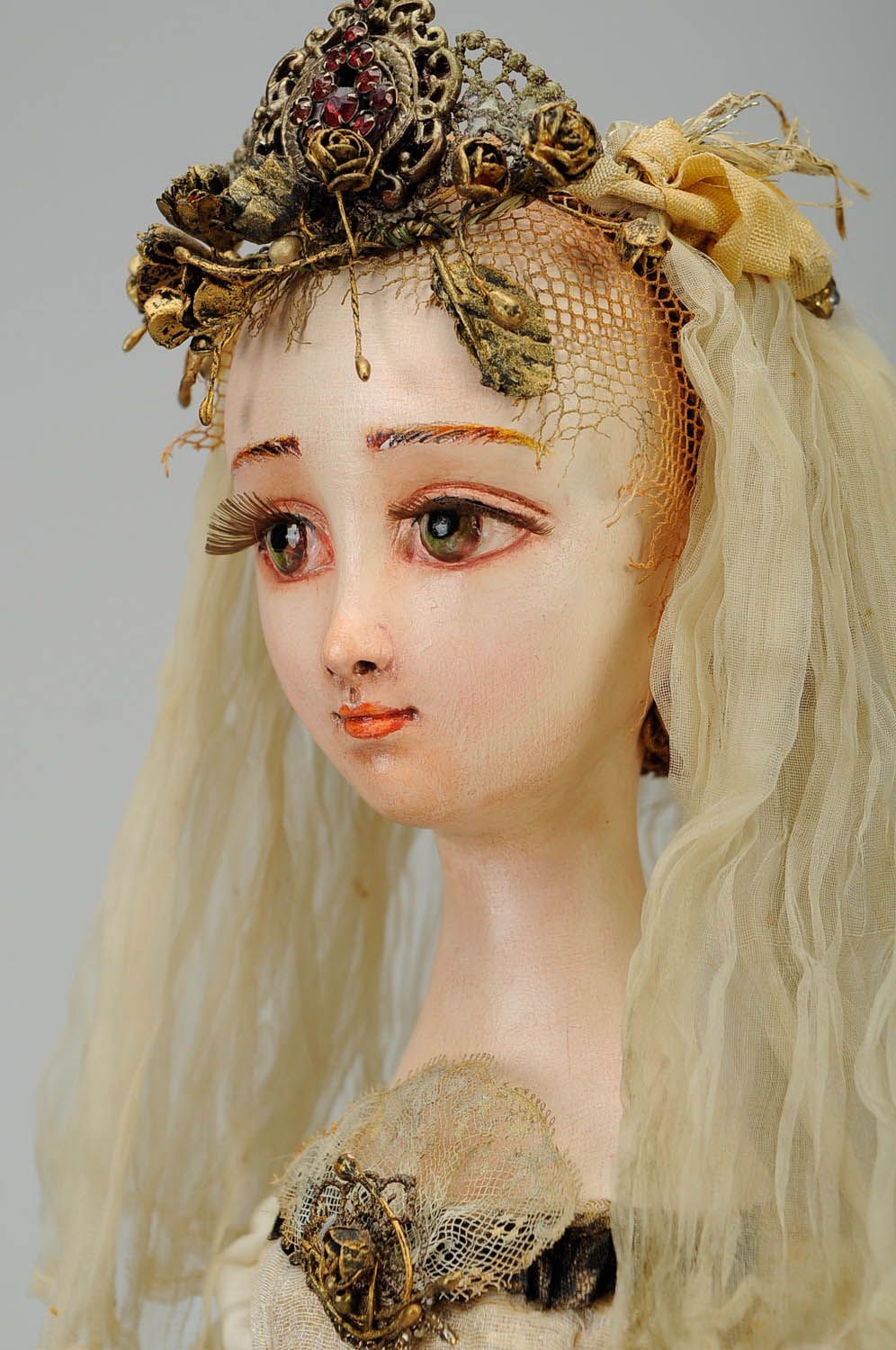 Künstlerische Puppe aus antiquarischen Stoffen Goldene Zeitalter  foto 3