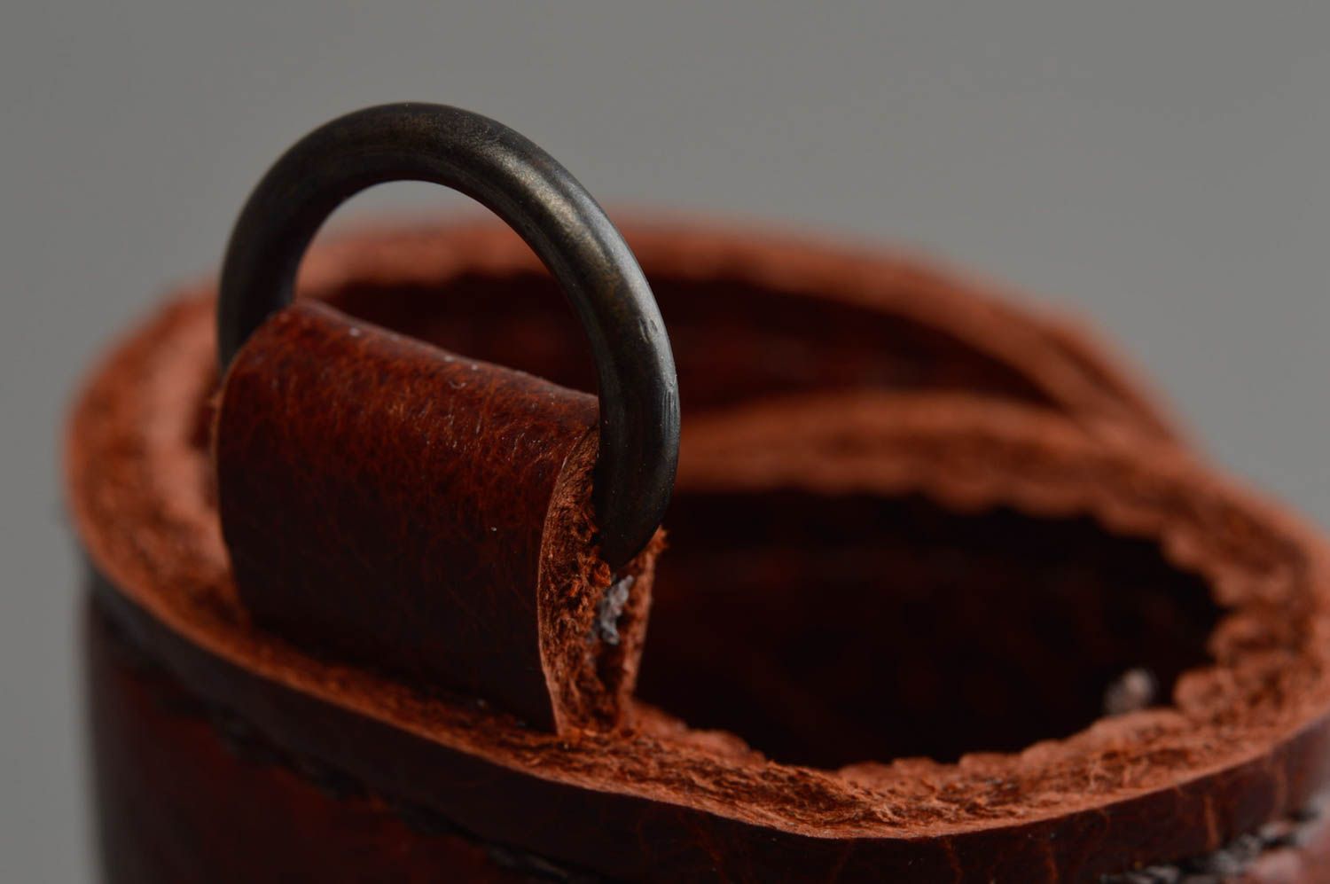 Étui porte-clés en vrai cuir fait main sur bouton accessoire original bordeaux photo 4