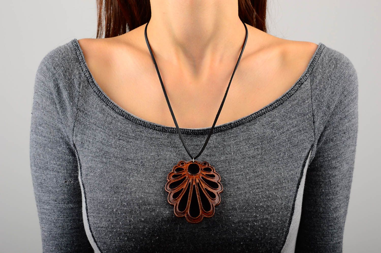 Neck accessory wooden accessory neck accessory unusual pendant beautiful pendant photo 1