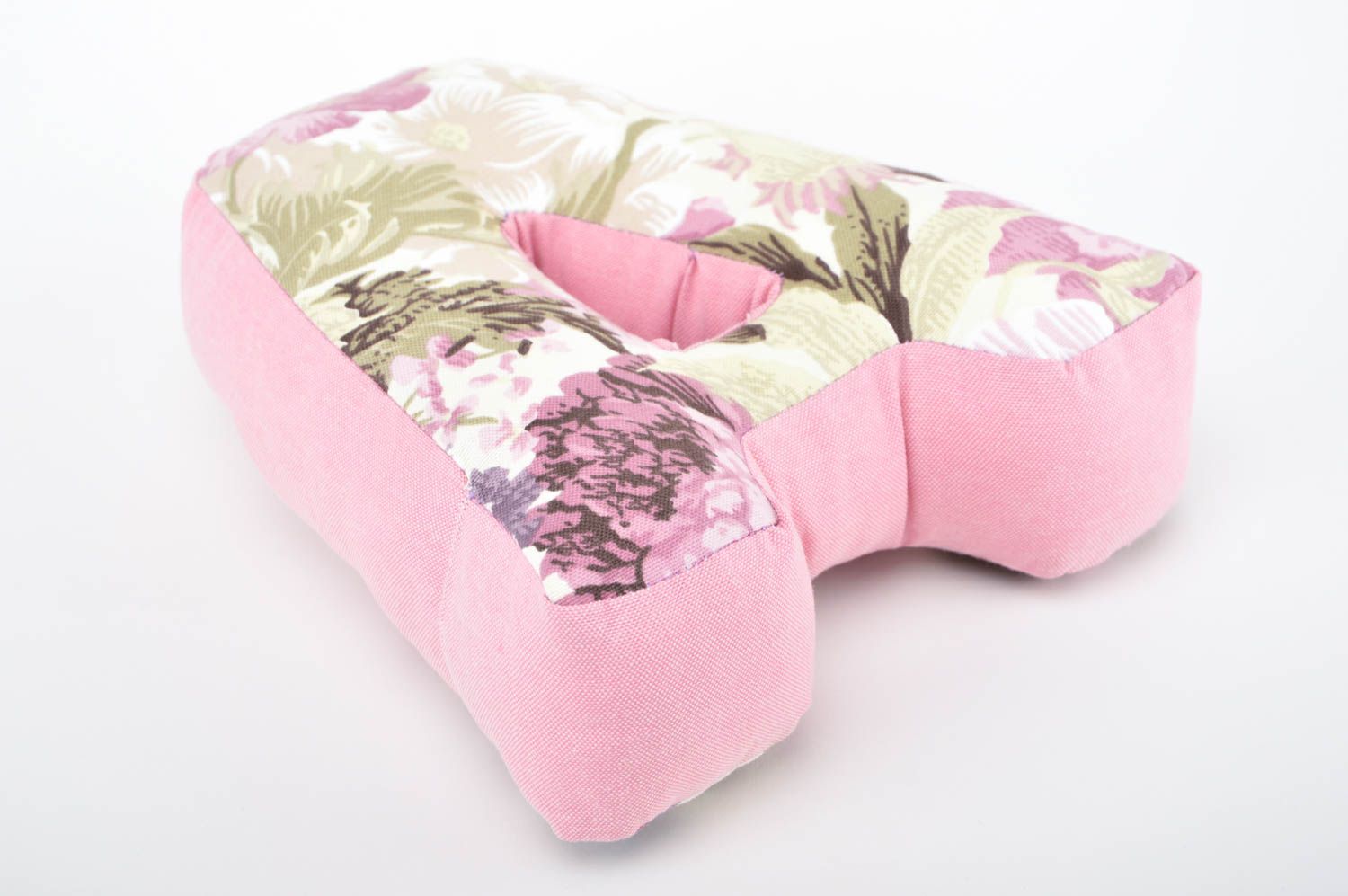 Мягкая буква А ручной работы подушка буква декоративная подушка розовая фото 5