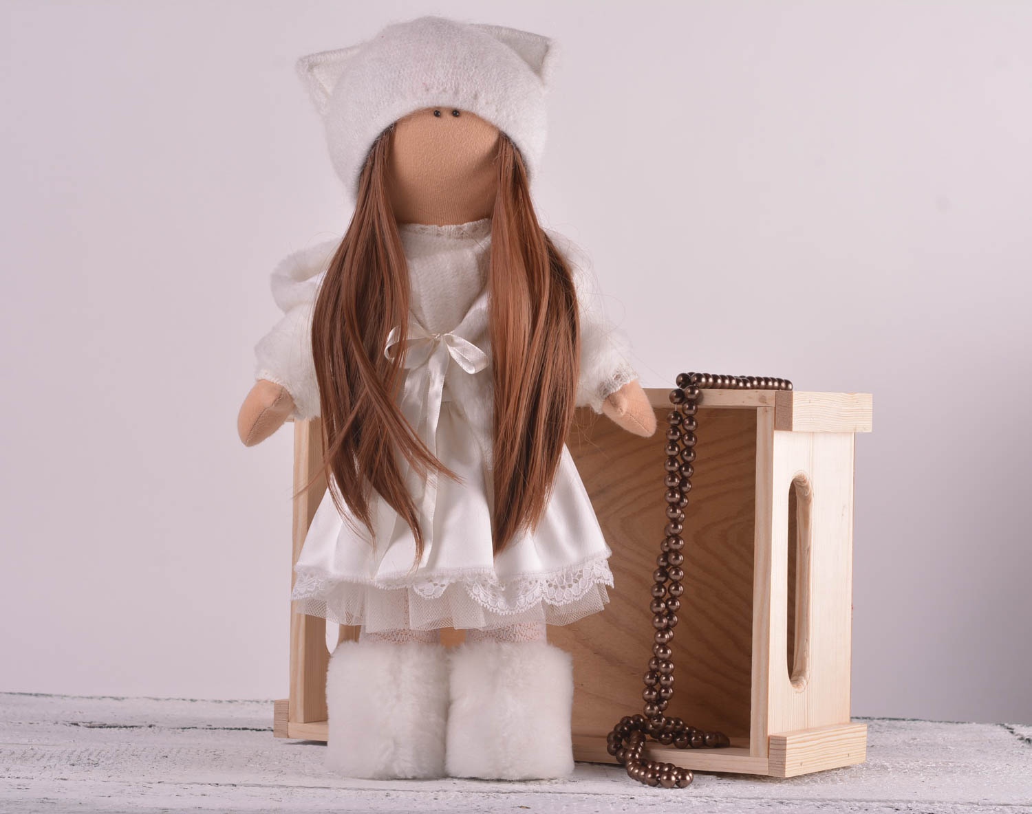 Кукла ручной работы кукла из ткани мягкая кукла в белом нарядном платье фото 1