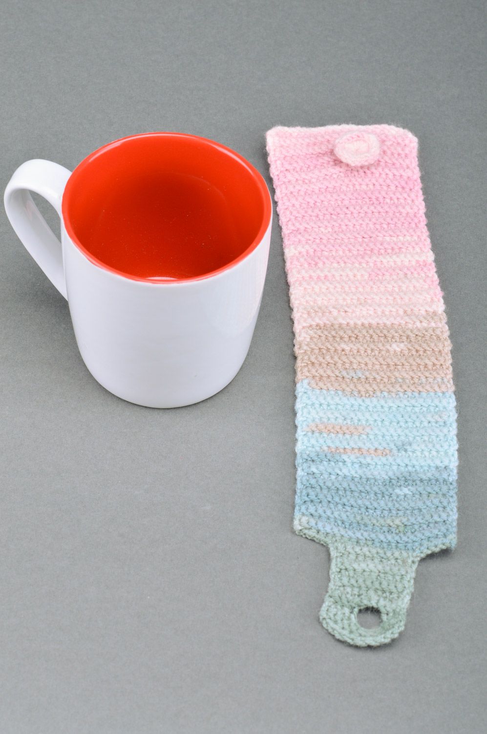 Tasse blanche et rouge avec couvre-tasse en laine au crochet faite main cadeau photo 5