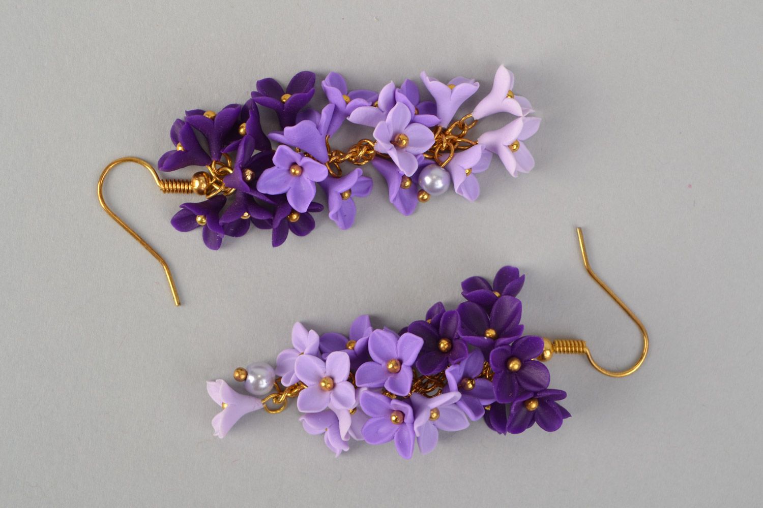 Longues boucles d'oreilles en pâte polymère fleurs lilas faites main pour femme  photo 3