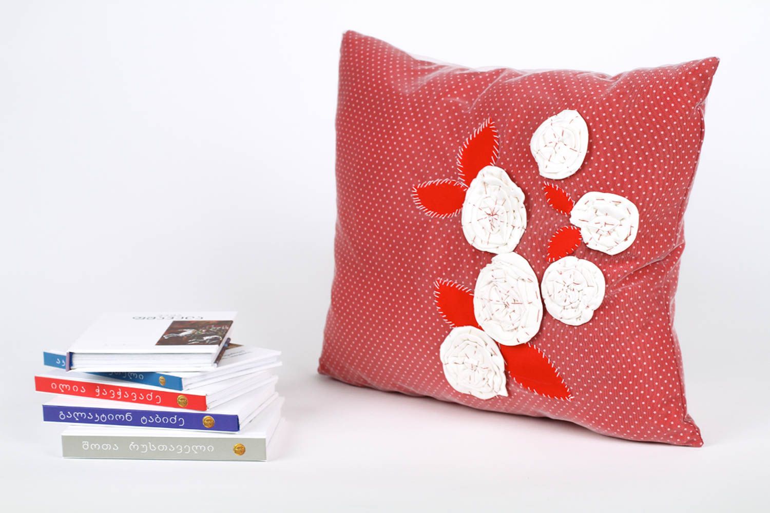 Декоративная подушка хенд мейд подушка на диван красная диванная подушка фото 1