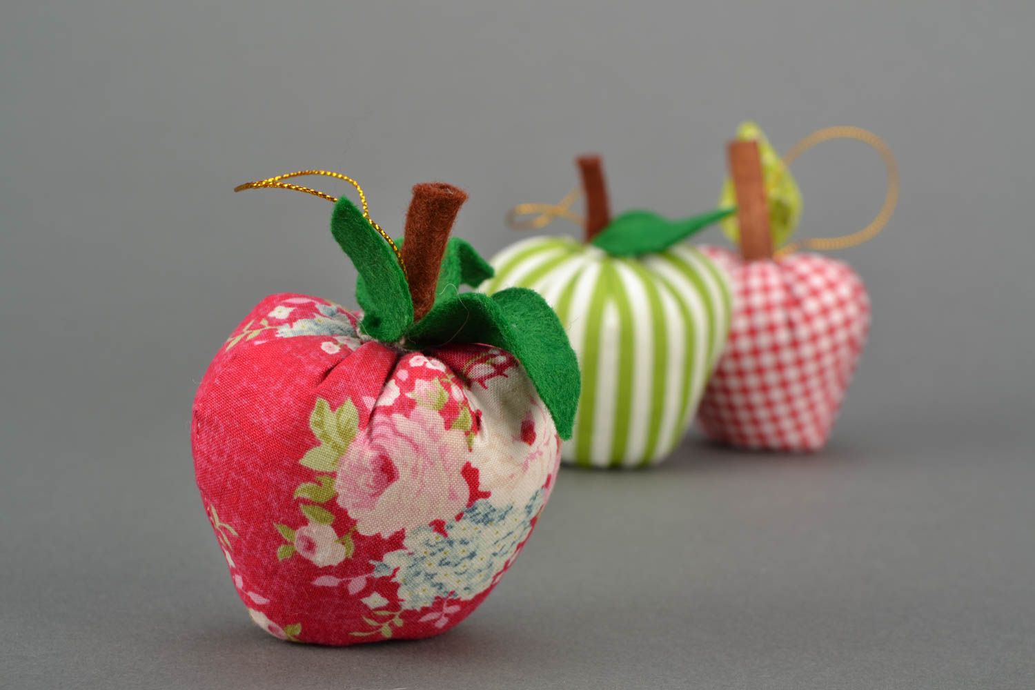 Stoff Spielzeug Apfel mit Schleife foto 1