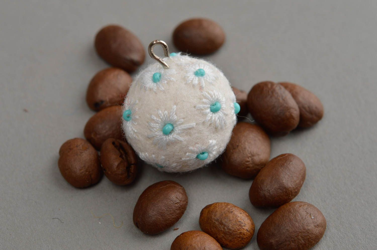 Beautiful handmade felted wool ball pendant art materials jewelry making ideas photo 1