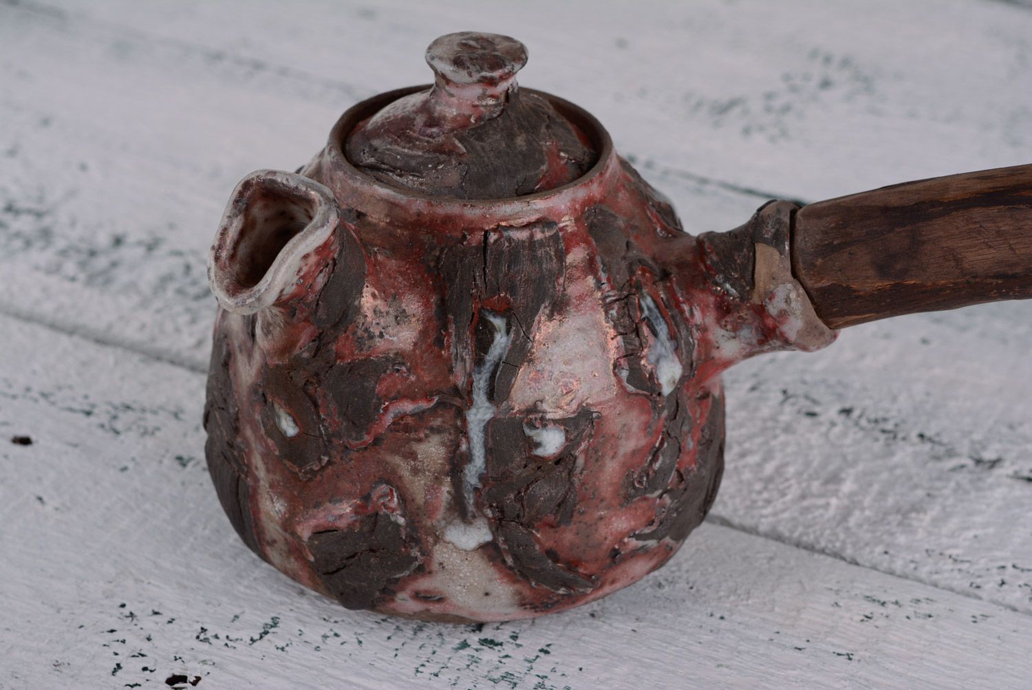 Vaisselle originale théière en argile marron avec anse en bois faite main photo 2