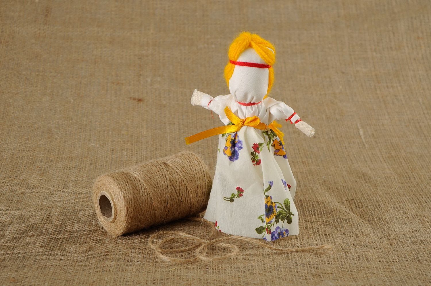 Кукла-мотанка в платье  фото 1