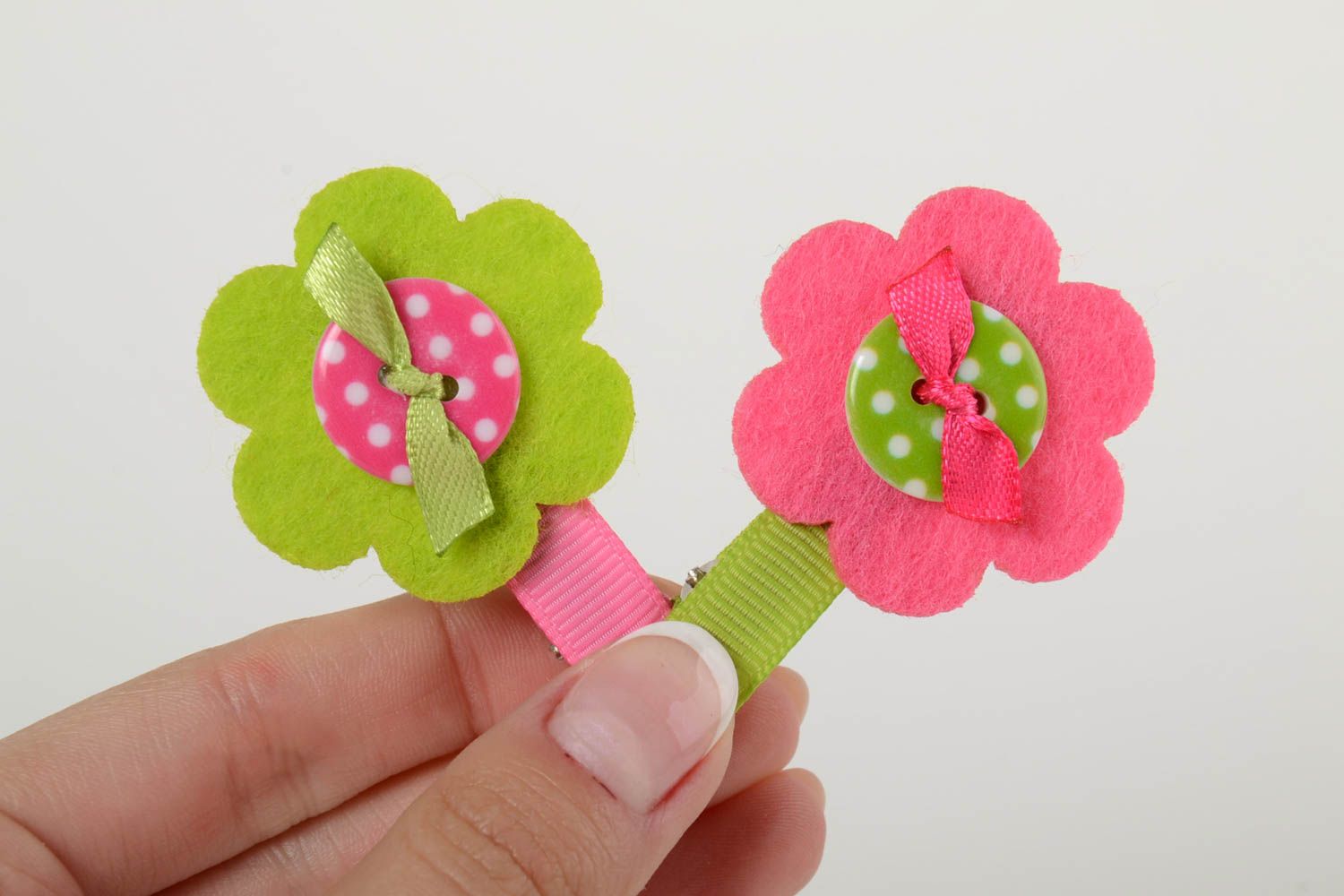 Set of handmade hair clips made of rep ribbons and fleece with flowers 2 pieces photo 4