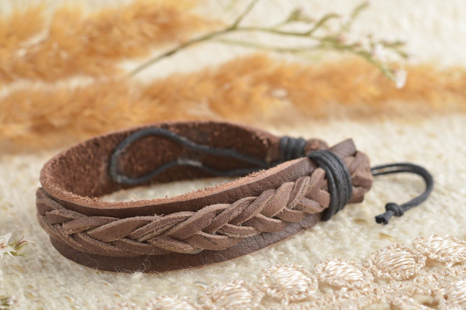 Pulsera hecha a mano accesorio de moda pulsera de piel trenzada marrón y cordón foto 1