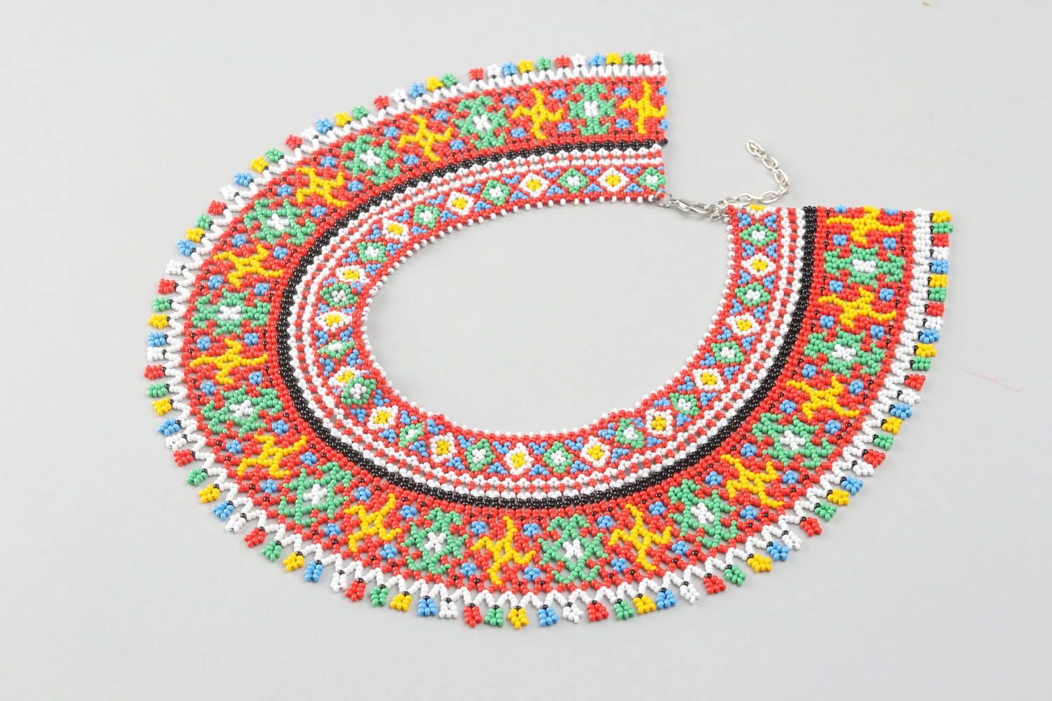 Multicolored beaded necklace photo 1