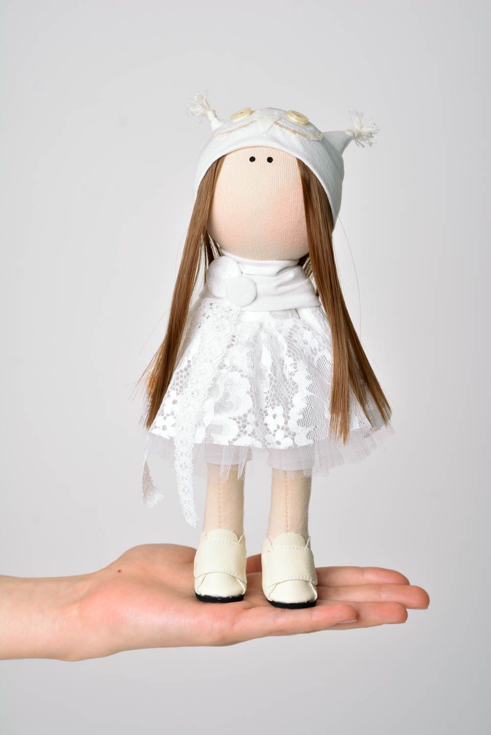 Muñeca de autor con gorro artesanal juguete decorativo souvenir original foto 2