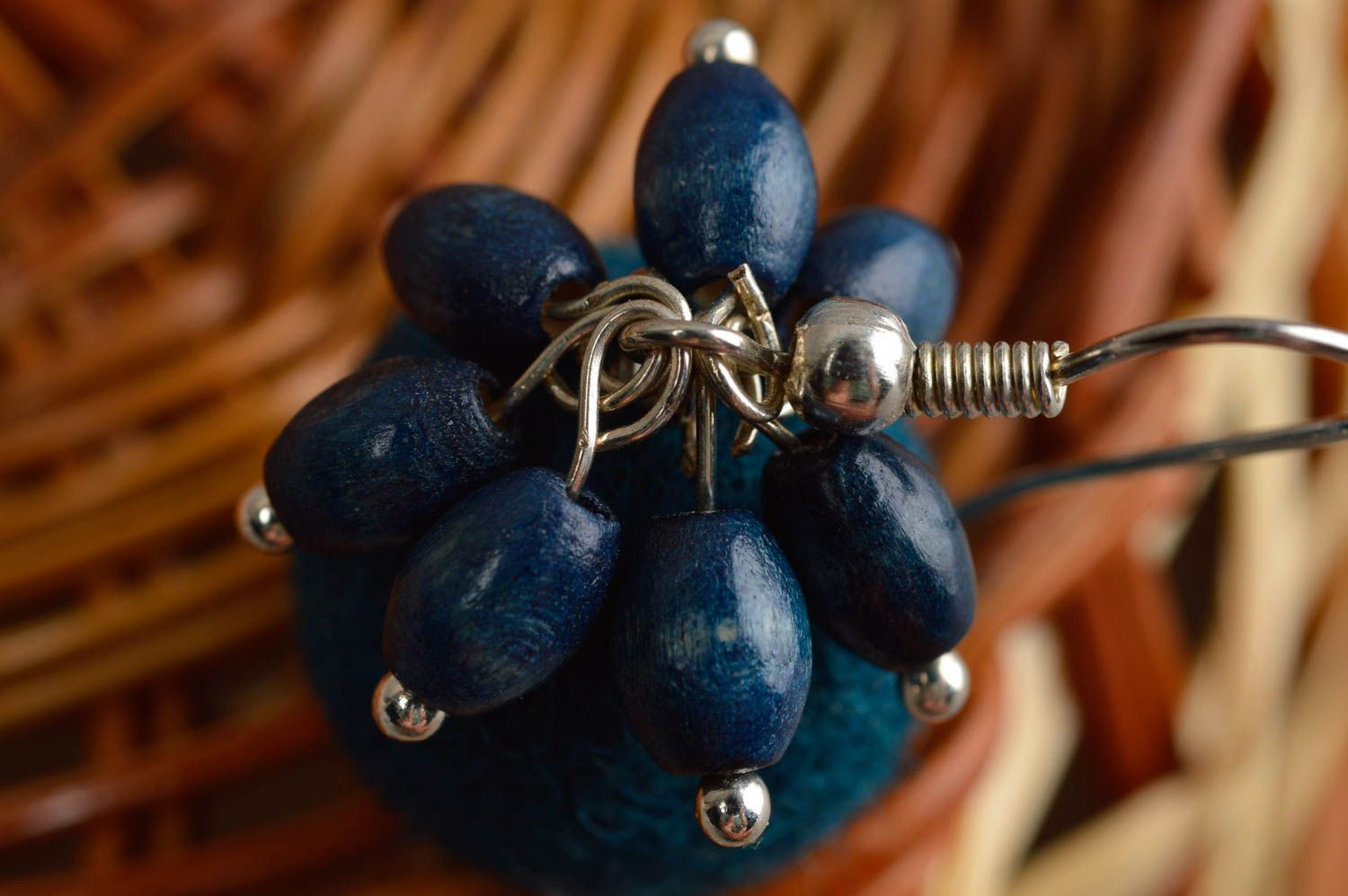 Blaue schöne Designer Filz Ohrringe aus Wolle künstlerische Handarbeit grell foto 2