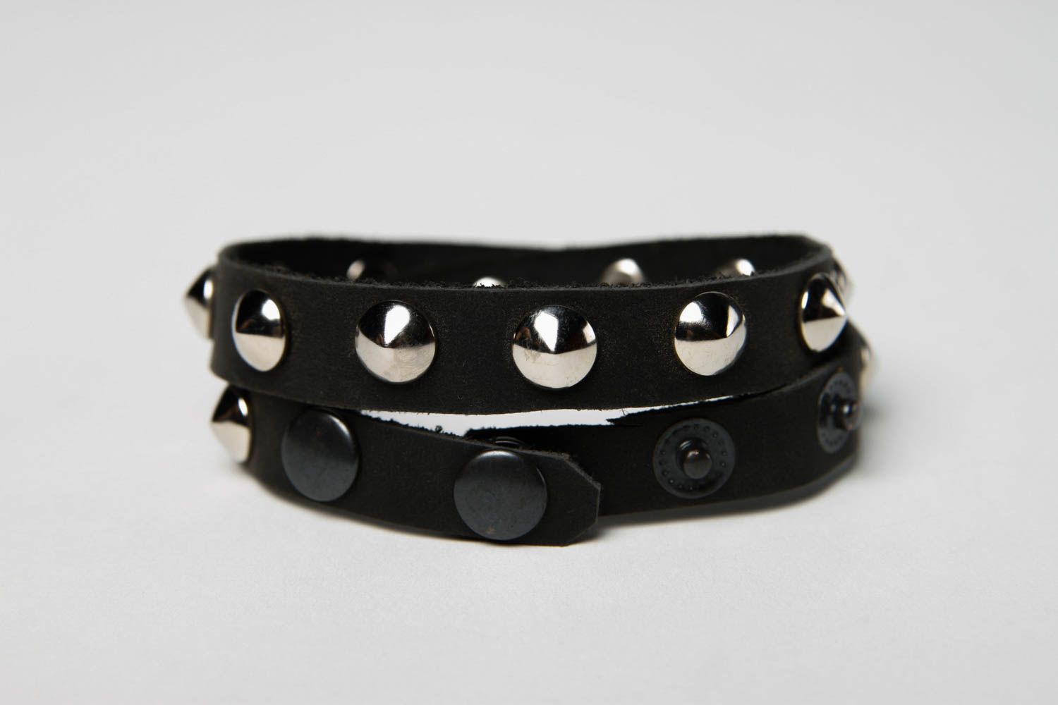 Bracelet cuir Bijou fait main noir Accessoire tendance fourniture métallique photo 3