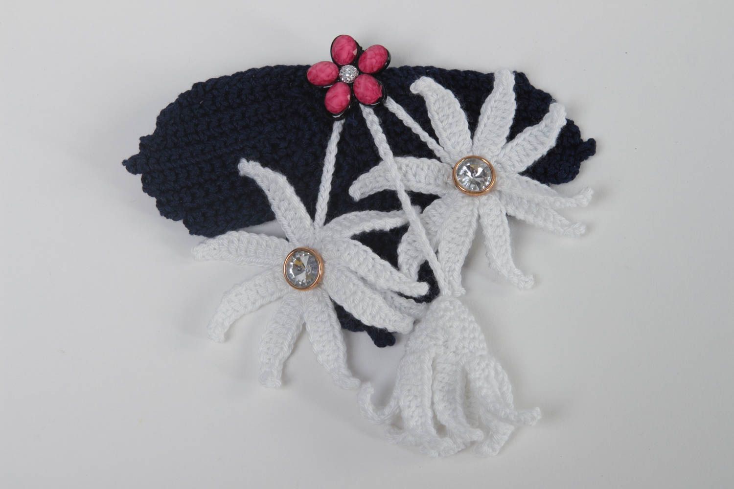 Broche textile fait main Bijou textile Accessoire femme avec fleurs blanches photo 2