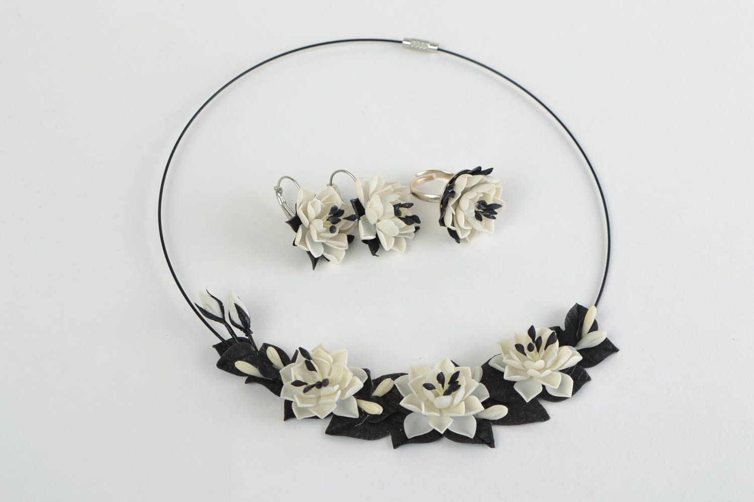 Künstler Schmuck Set aus Porzellan handmade 3 Stück Ohrringe Collier und Ring foto 2