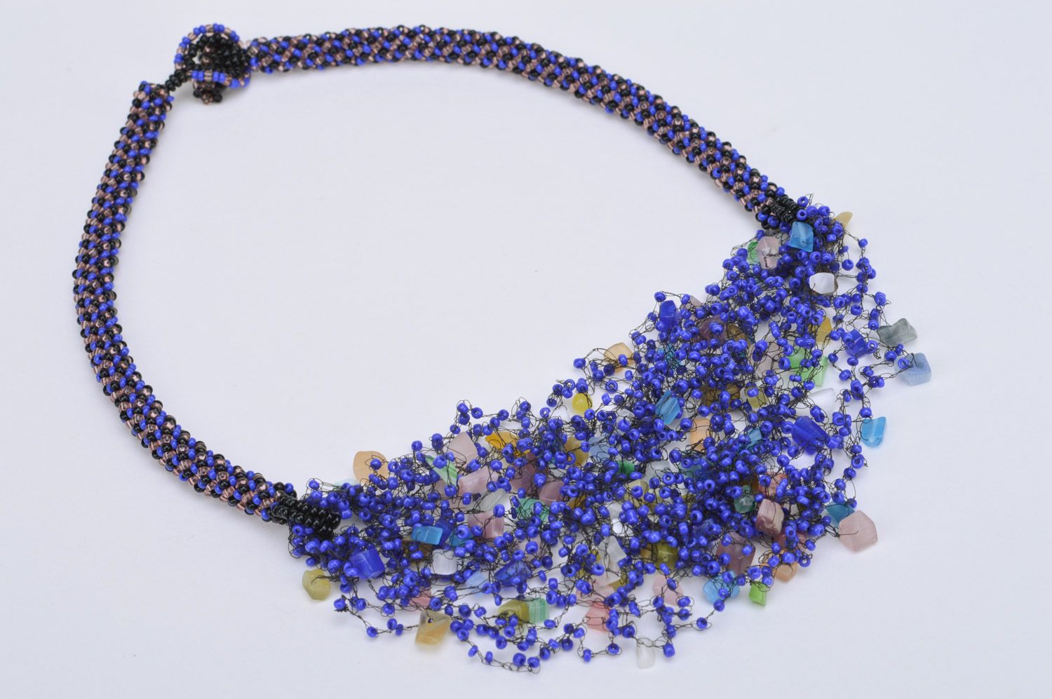 Красивое ожерелье из чешского бисера ручной работы синее нарядное и воздушное фото 2