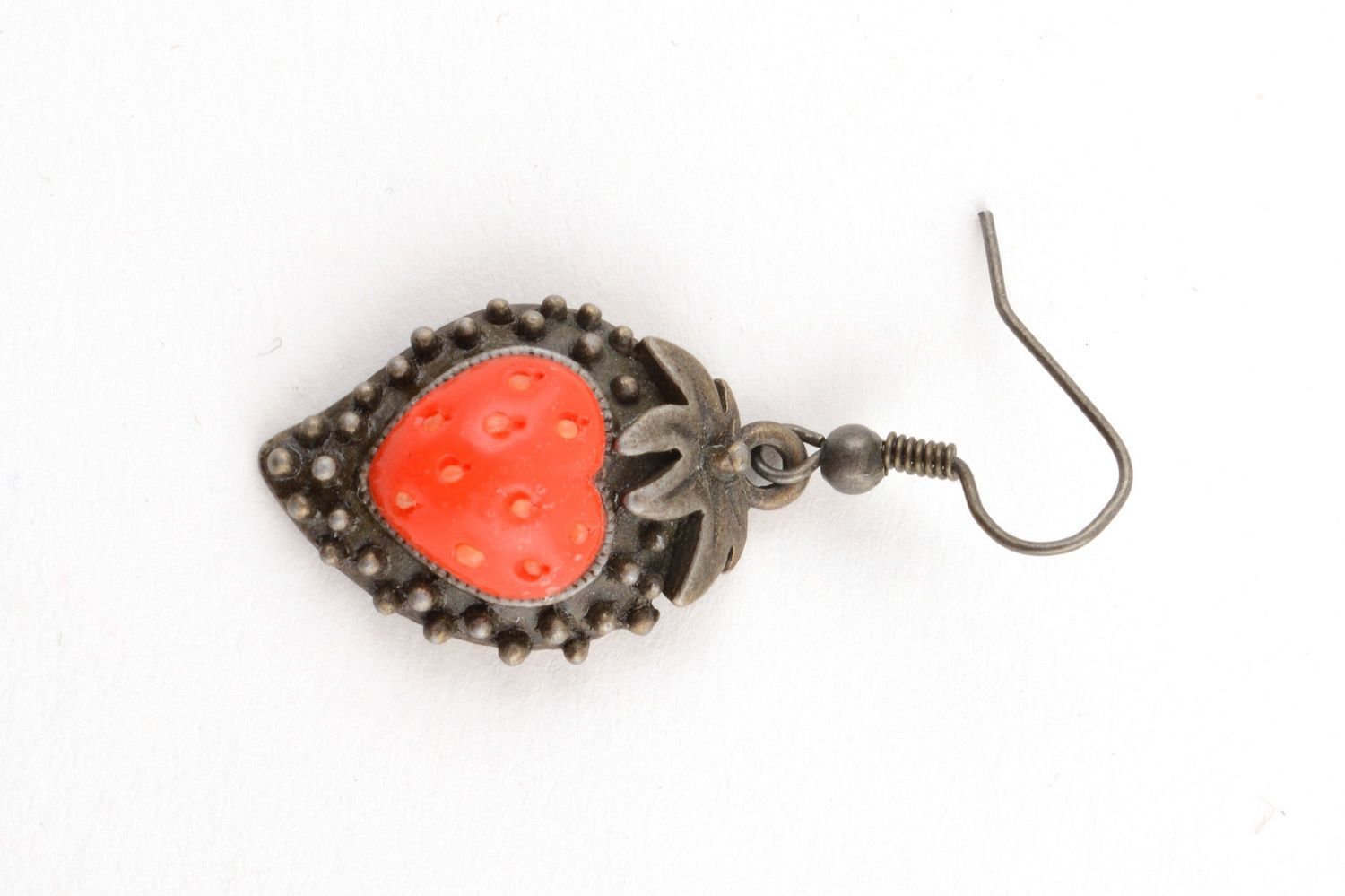 Handgemachte Erdbeeren Ohrringe aus Polymer Ton in Braun und Rot lang schön  foto 2