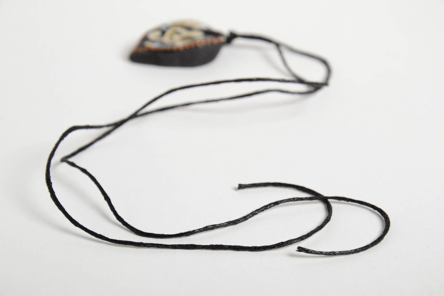 Кулон ручной работы скрипичный ключ авторский кулон подвеска из глины черная фото 5