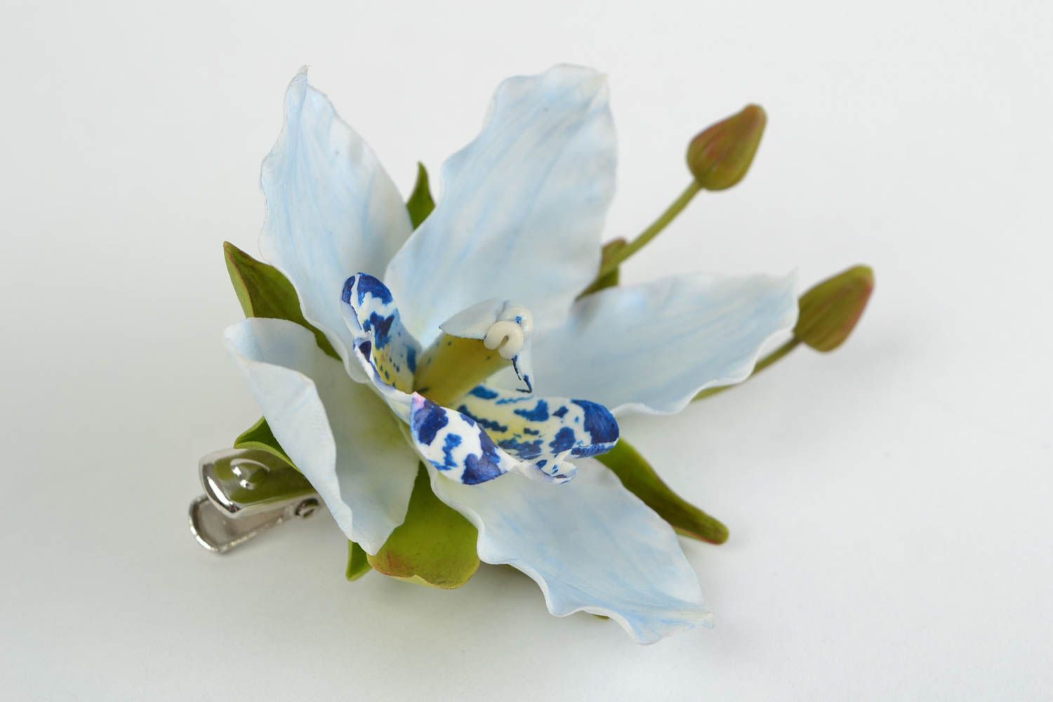 Заколка-брошь из холодного фарфора хэнд мэйд в виде орхидеи цимбидиум голубой фото 4