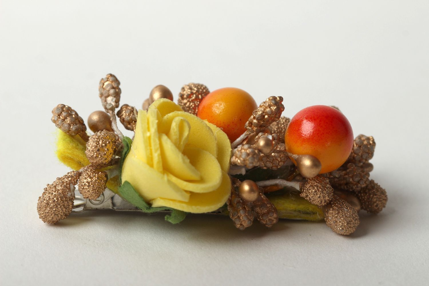 Украшение ручной работы заколка с цветком и ягодами аксессуар для волос фото 3