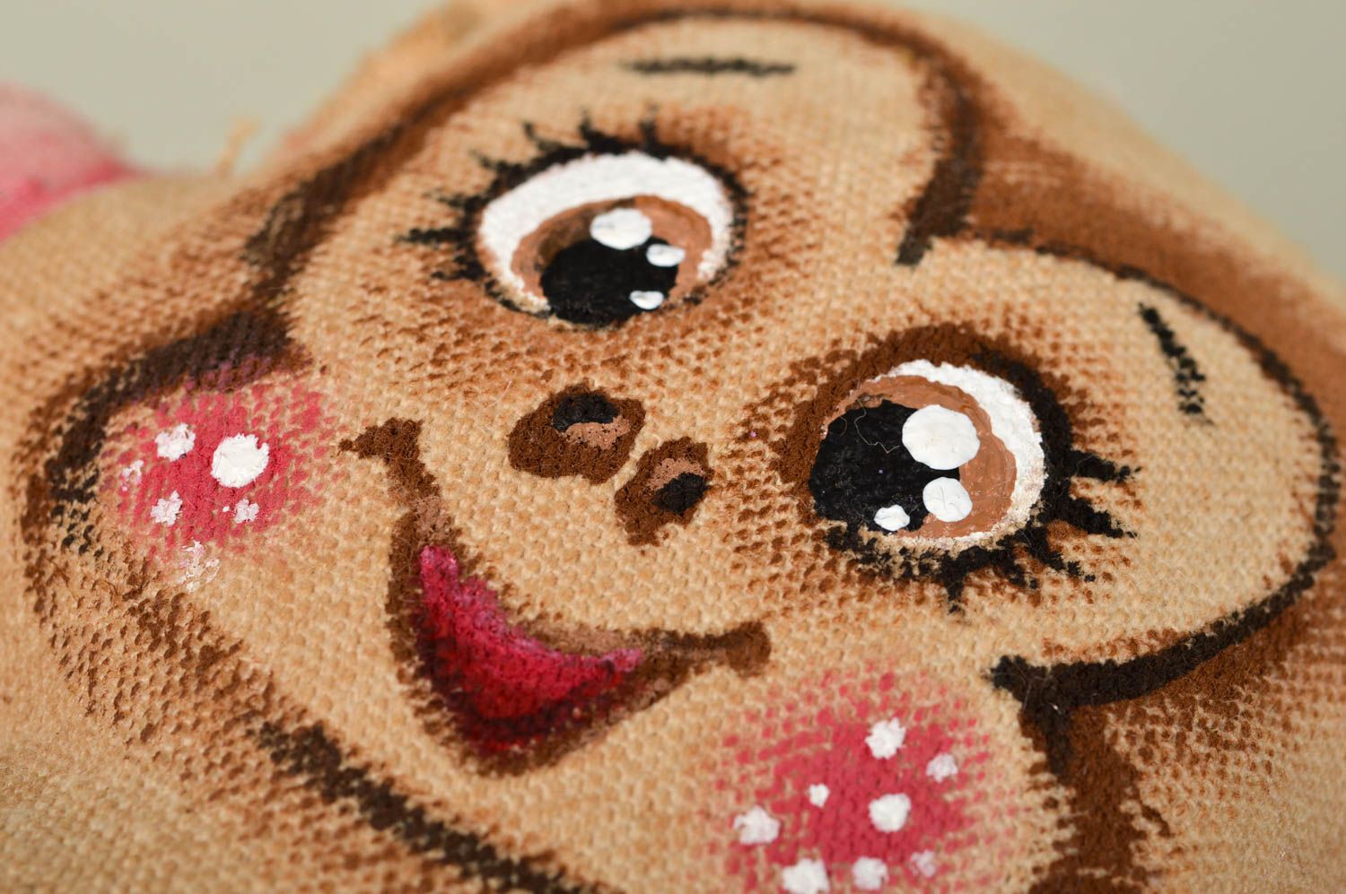 Juguete artesanal pintado muñeco de peluche decorado regalo original decorativo	 foto 2