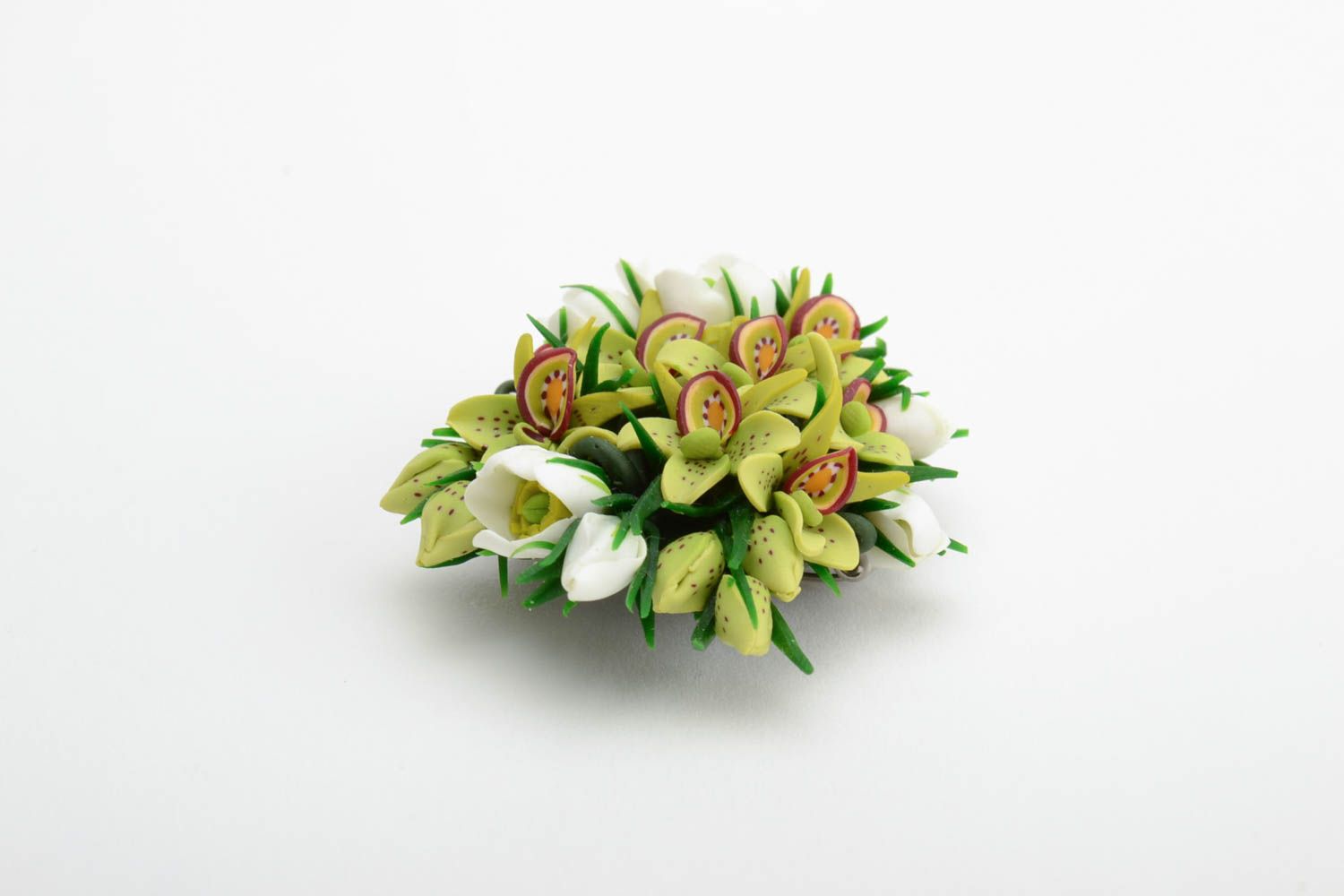 Broche artesanal con flores hechas a mano de arcilla polimérica amarillas foto 4