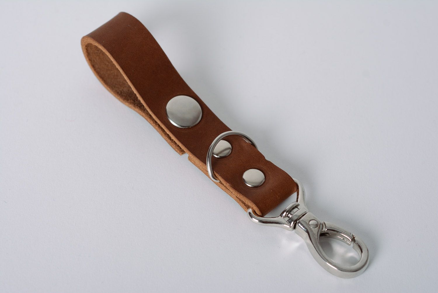 Porte-clés en cuir naturel brun discret fait main avec mousqueton cadeau photo 1