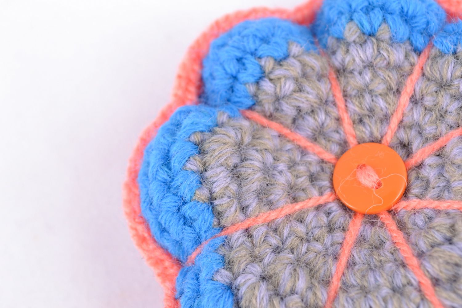 Giocattolo a maglia fatto a mano pupazzo morbido a forma di fiore con occhiello foto 3