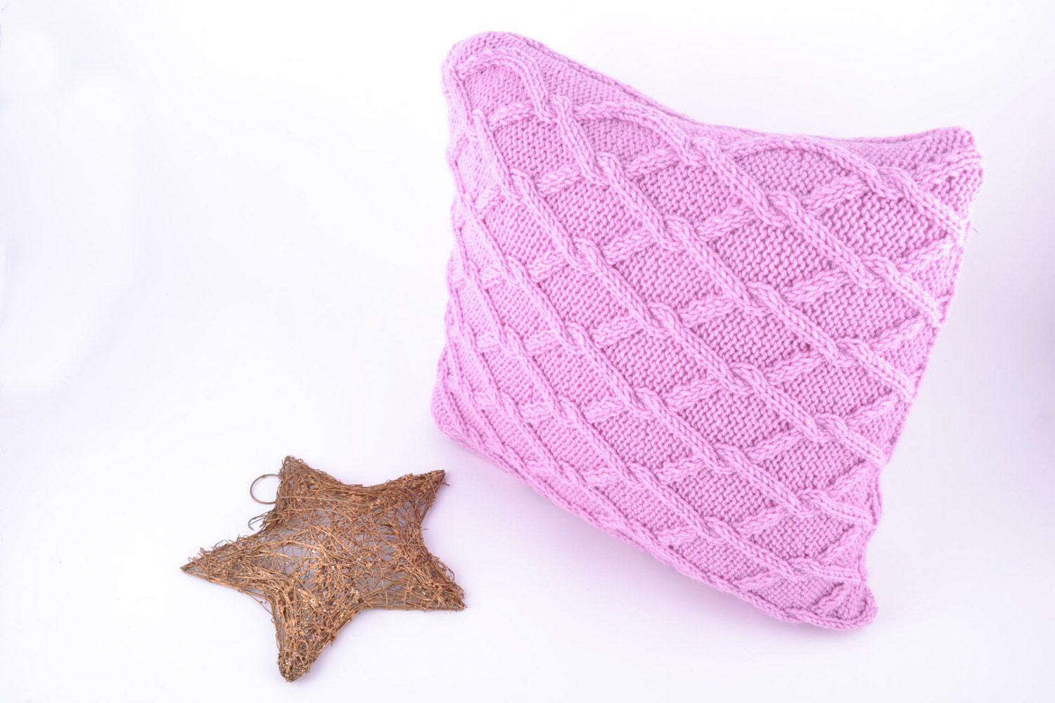 Чехол на подушку вязаный из полушерстяных ниток ручной работы яркий фиолетовый фото 1