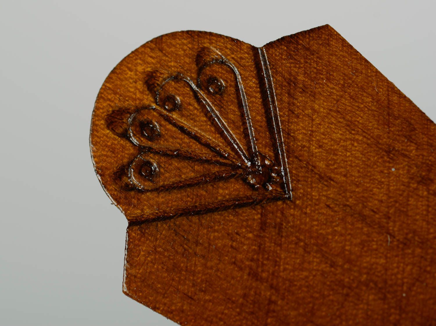 Деревянный крест ручной работы с распятием настенный красивый авторский фото 4