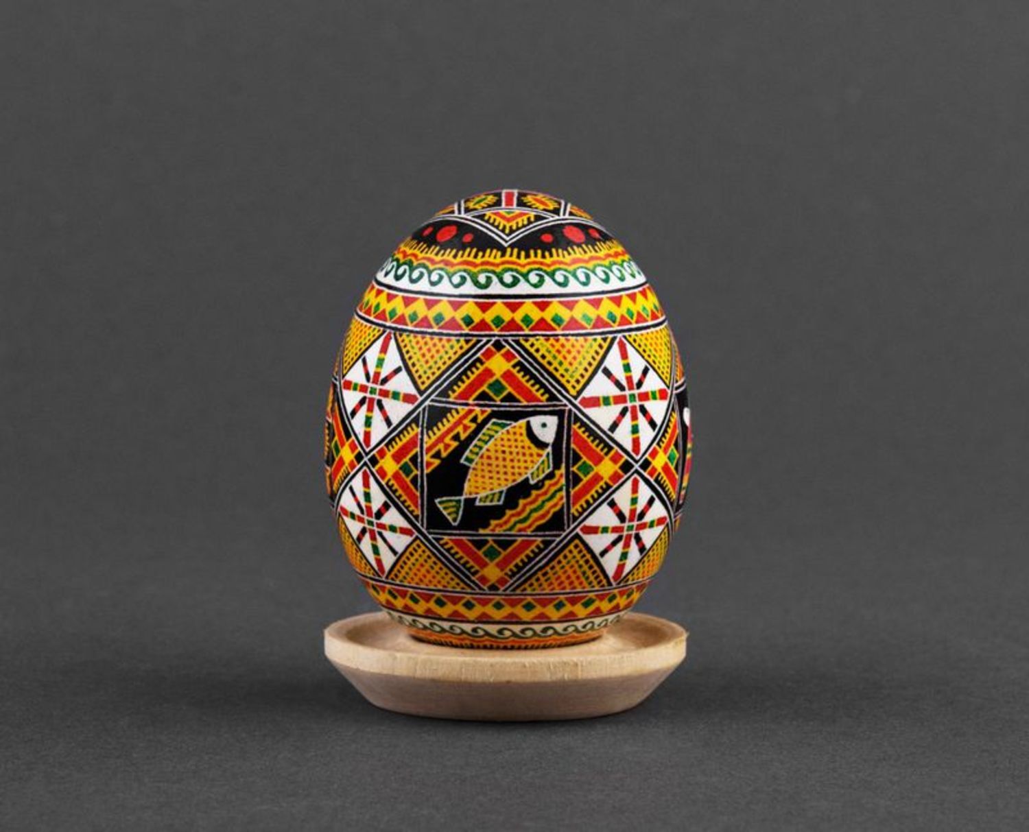 Handgemachtes dekoratives bemaltes Osterei mit Ornament zum Osterfest für Haus Dekoration foto 2