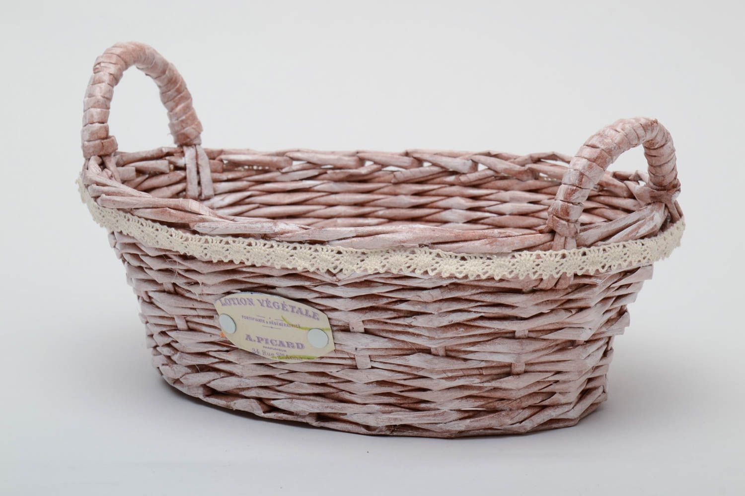 Newspaper basket for bread and fruit photo 2